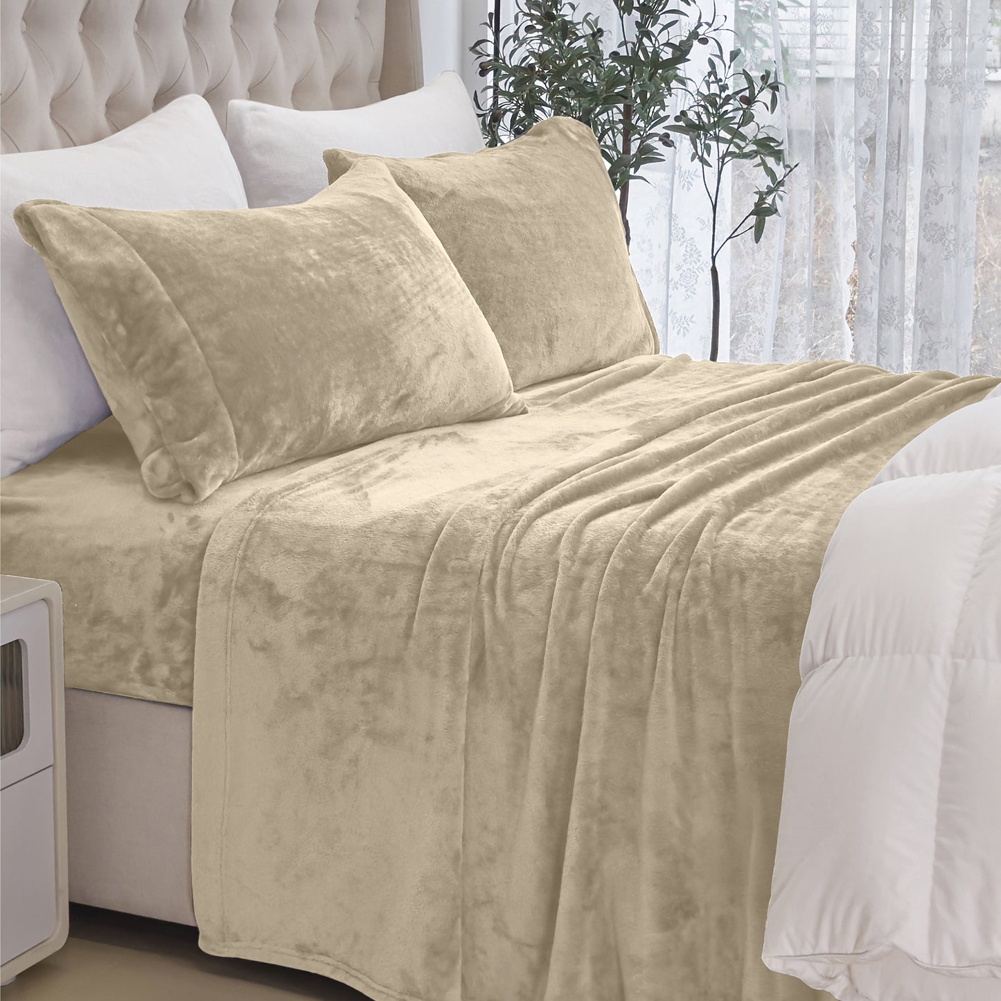 Luxury Bedding Outlet 4-Piece Velvet Plush Flannel Bed Sheet Set