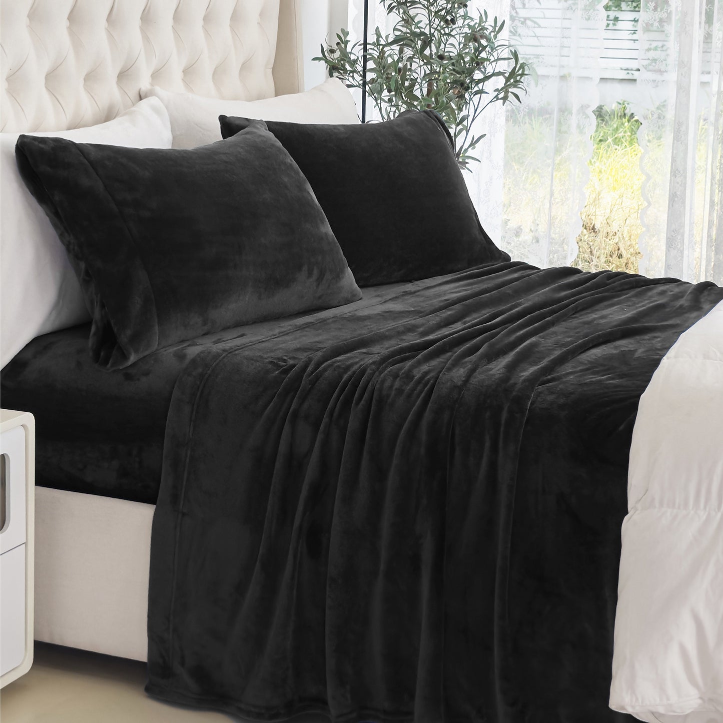 Luxury Bedding Outlet 4-Piece Velvet Plush Flannel Bed Sheet Set