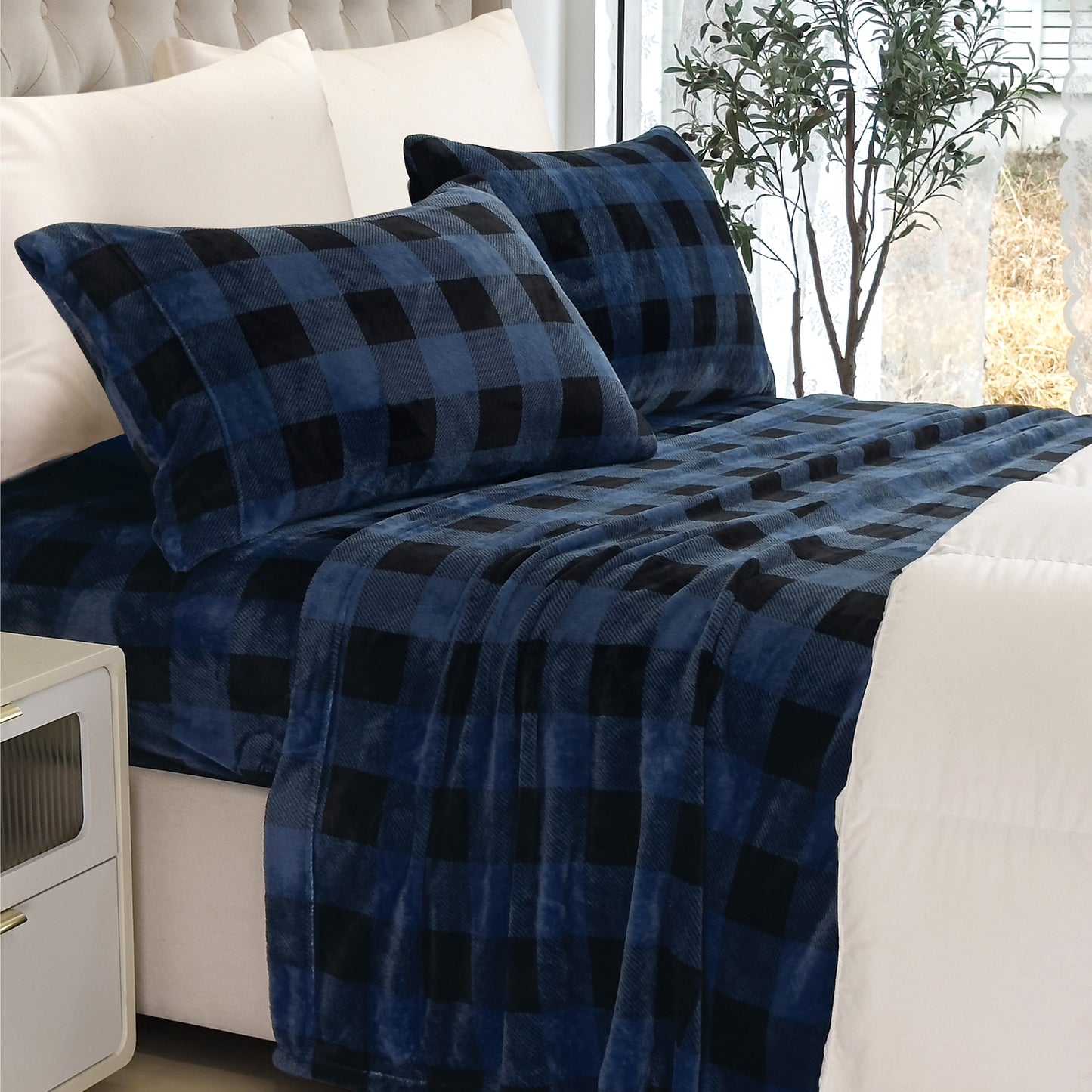 Luxury Bedding Outlet 4-Piece Velvet Plush Flannel Bed Sheet Set