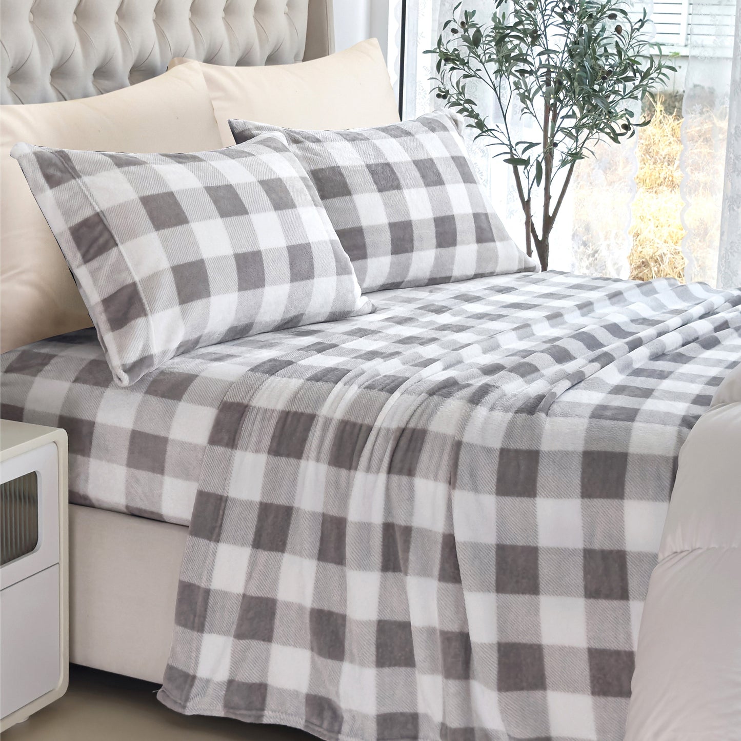Luxury Bedding Outlet 4-Piece Velvet Plush Flannel Bed Sheet Set
