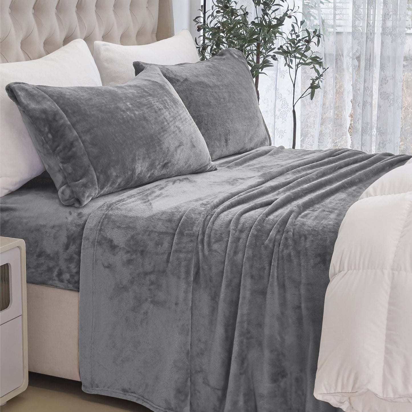 Luxury Bedding Outlet 4-Piece Velvet Plush Flannel Bed Sheet Set