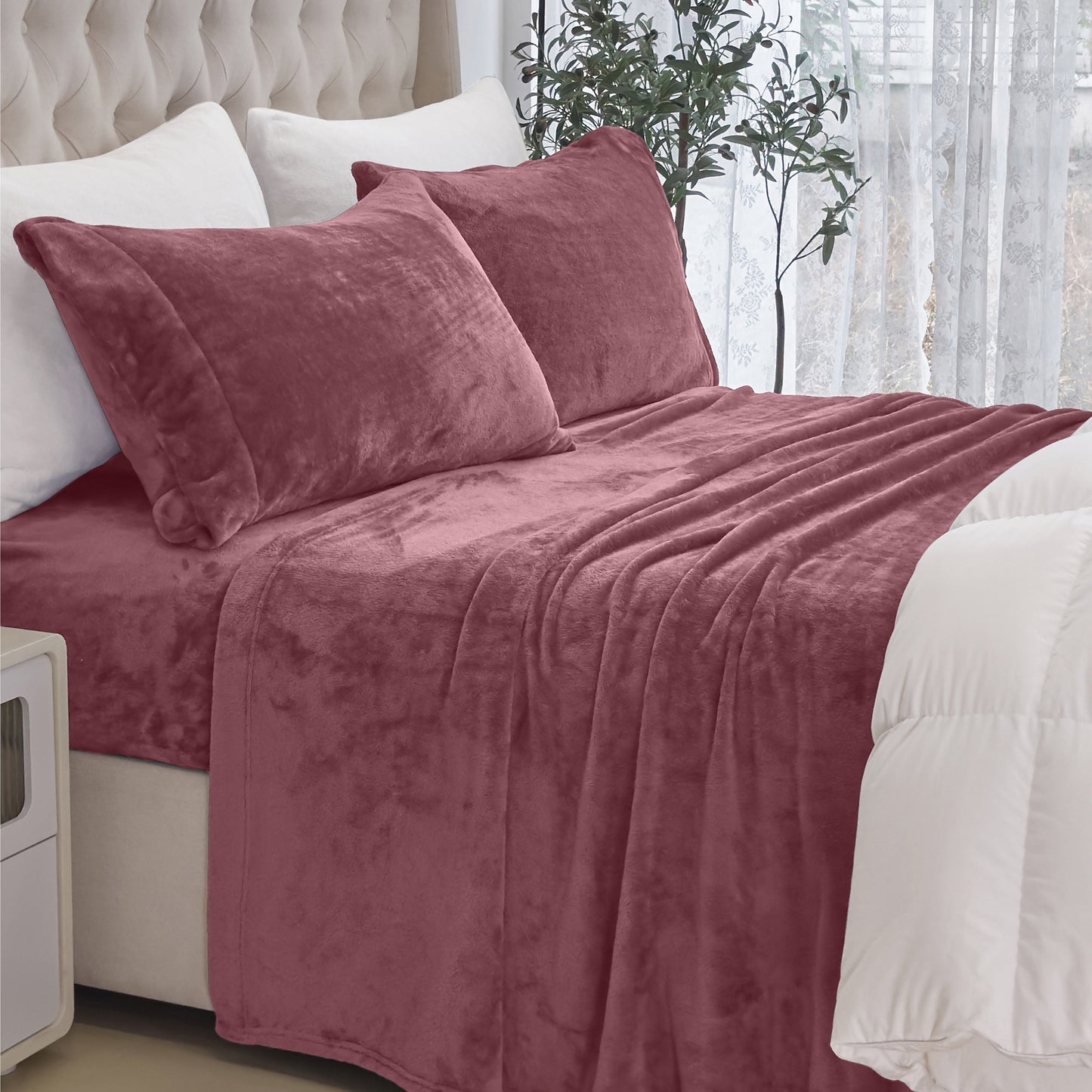 Luxury Bedding Outlet 4-Piece Velvet Plush Flannel Bed Sheet Set