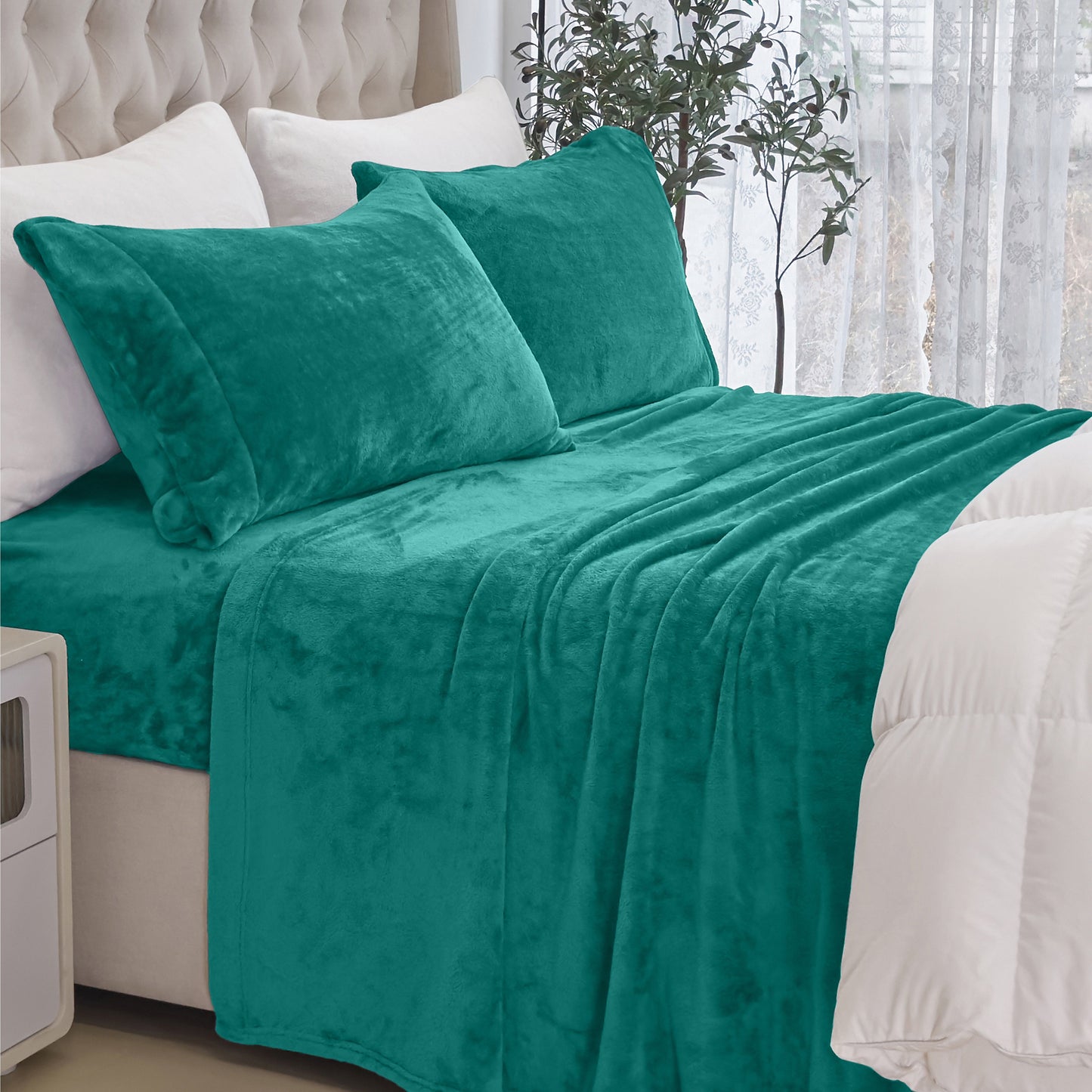 Luxury Bedding Outlet 4-Piece Velvet Plush Flannel Bed Sheet Set