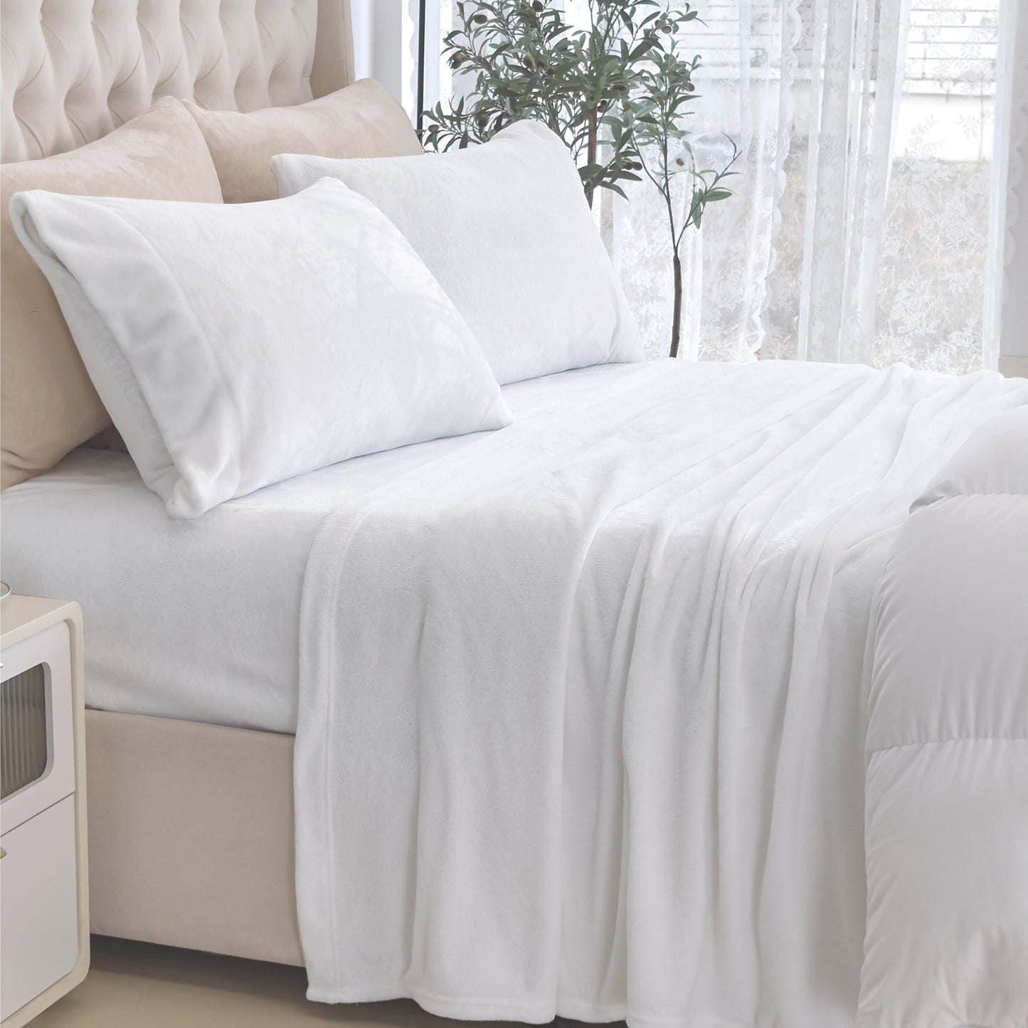 Luxury Bedding Outlet 4-Piece Velvet Plush Flannel Bed Sheet Set
