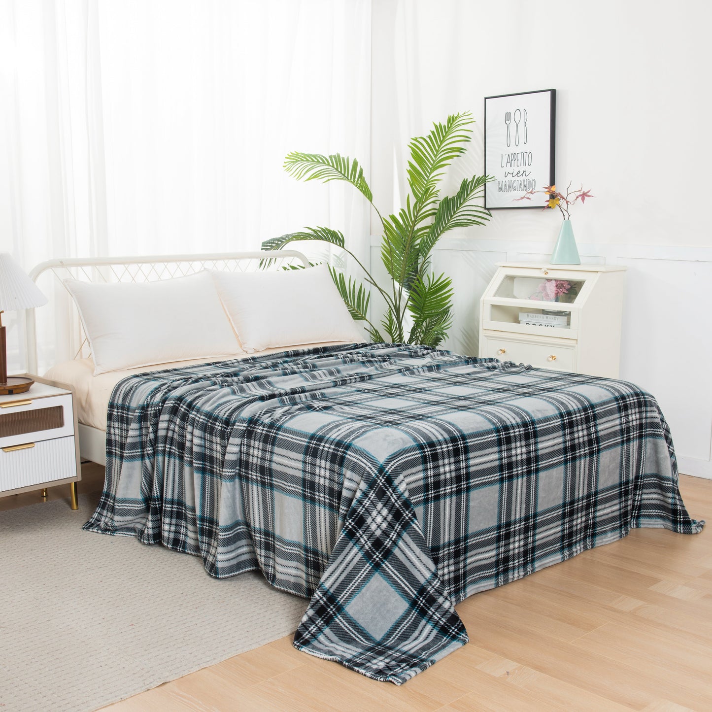 Luxury Bedding Outlet Plaid Pattern Fleece Blanket